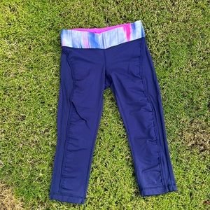 Rare, vintage Lululemon cropped leggings.
